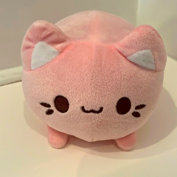 Meowchi Strawberry 7” plush - Picture 1 of 8
